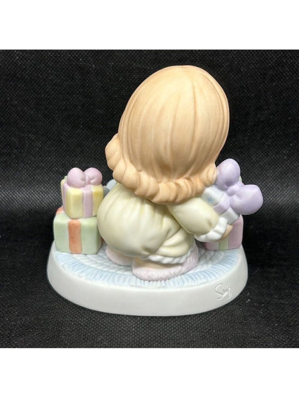 Precious Moments "A Tiny Tot With Her Eyes All Aglow" figurine - Picture 2 of 3
